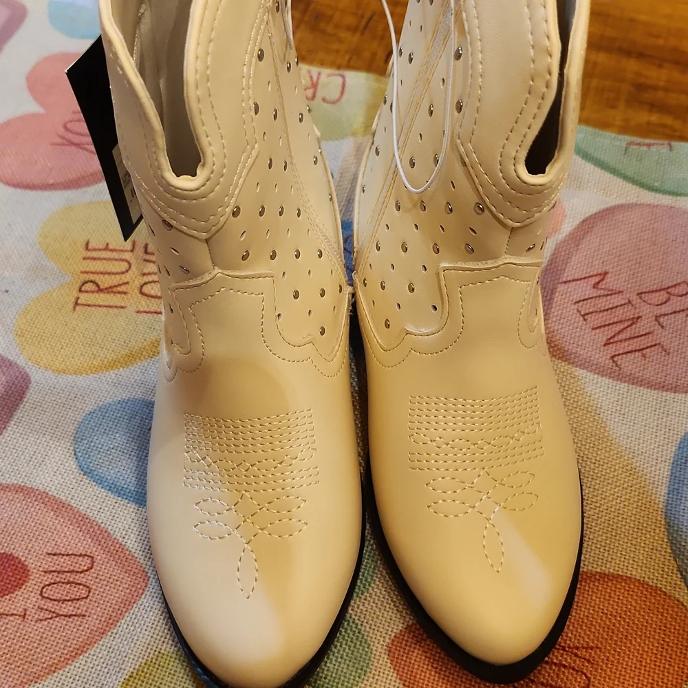 Art Class Girl's White Studded Cowboy Boots Size 13